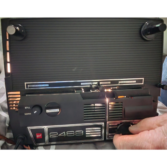 Vintage GAF 2488 6251-102 Dual 8 Automatic movie projector - Picture 3 of 9